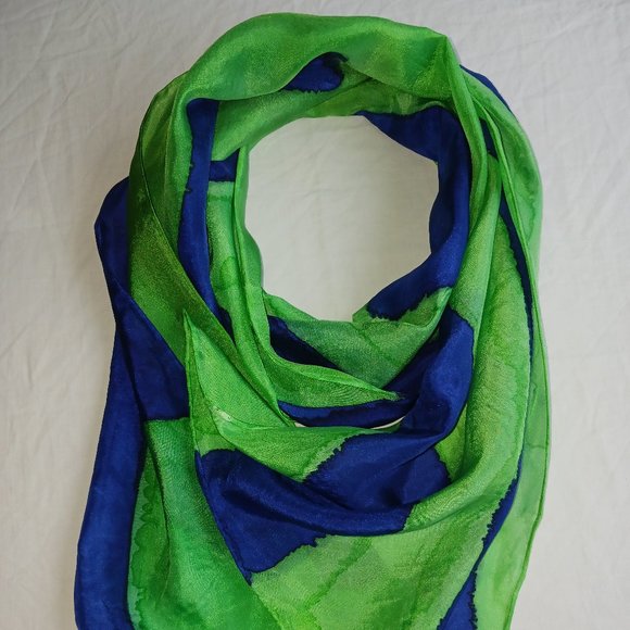 100% Silk scarf - Picture 1 of 1
